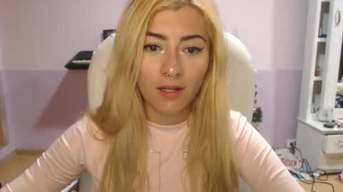 Snapshot of jean_monroe chatting on March 11, 12:33 am Jean online show from March 11, 12:33 am