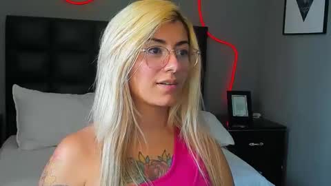 Snapshot of jean_monroe chatting on September 9, 4:28 pm Jean online show from September 9, 4:28 pm