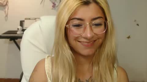 Snapshot of jean_monroe chatting on September 28, 12:38 am Jean online show from September 28, 12:38 am