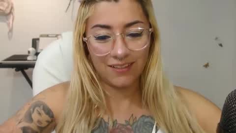 Snapshot of jean_monroe chatting on October 2, 10:39 pm Jean online show from October 2, 10:39 pm