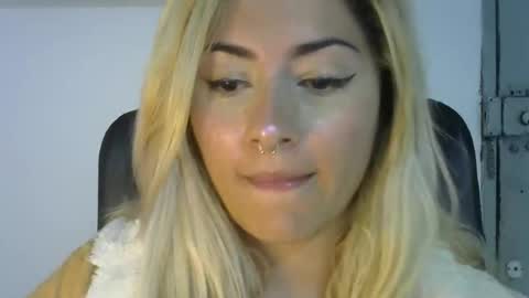 Snapshot of jean_monroe chatting on October 30, 10:32 pm Jean online show from October 30, 10:32 pm