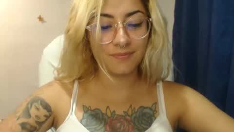 Snapshot of jean_monroe chatting on November 14, 11:02 pm Jean online show from November 14, 11:02 pm