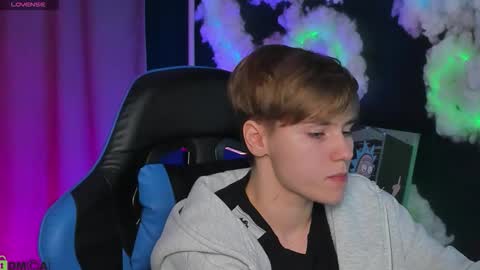 jean_wilsons online show from December 21, 11:17 am