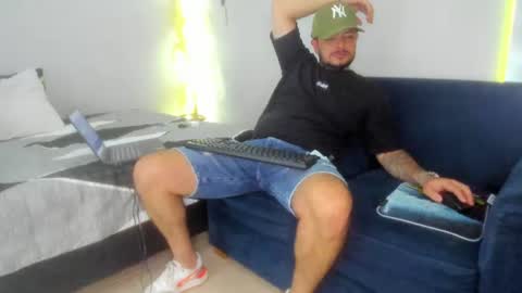 Snapshot of jeann_alex chatting on June 30, 12:11 am Jean alex online show from June 30, 12:11 am