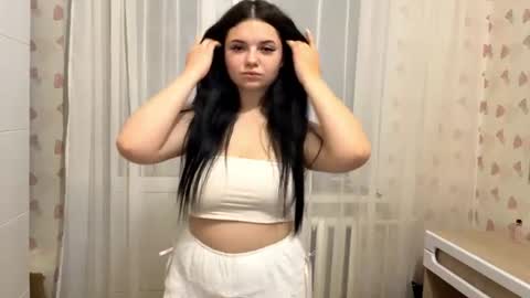 Snapshot of jeannaglanzer chatting on June 19, 8:23 pm Alisa online show from June 19, 8:23 pm