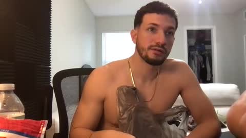 Snapshot of jeanwhitebianco chatting on December 19, 10:06 pm jeanwhitebianco online show from December 19, 10:06 pm