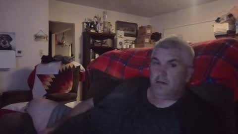 dadbody71 online show from March 14, 2:28 am