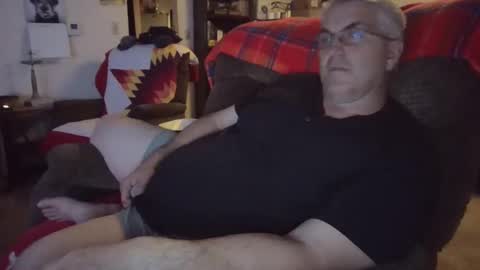 dadbody71 online show from April 12, 3:11 am