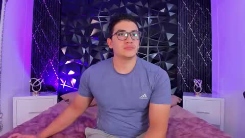 Snapshot of jeffdaltton chatting on December 15, 8:35 pm Jeff online show from December 15, 8:35 pm