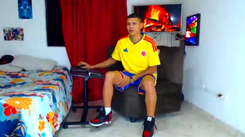 Snapshot of jeffer21_hot chatting on June 19, 6:07 am jeffer21_hot online show from June 19, 6:07 am