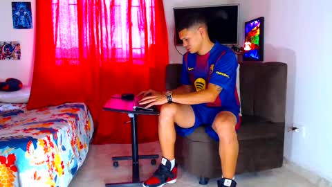 Snapshot of jeffer21_hot chatting on July 3, 3:40 pm jeffer21_hot online show from July 3, 3:40 pm