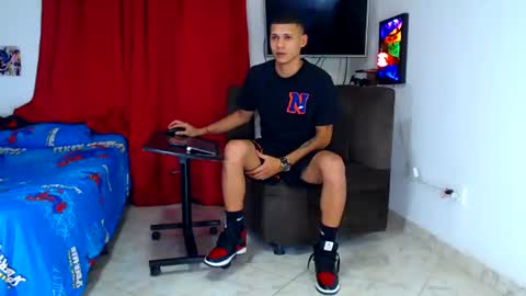 Snapshot of jeffer21_hot chatting on July 27, 7:15 am jeffer21_hot online show from July 27, 7:15 am