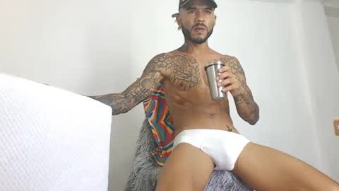 Snapshot of jeilertthh chatting on December 1, 9:15 pm jeilertthh online show from December 1, 9:15 pm