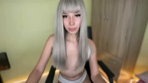 Snapshot of jejebels chatting on February 5, 10:58 pm JEM3 online show from February 5, 10:58 pm