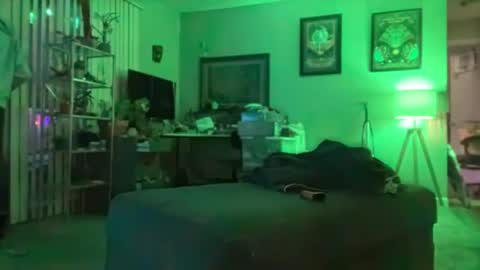 Snapshot of jellyfishfun chatting on January 9, 12:25 am Guy Jones online show from January 9, 12:25 am