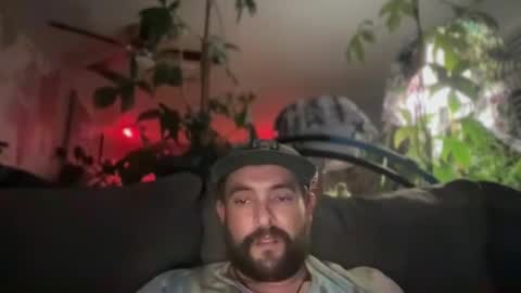 Snapshot of jellyfishfun chatting on February 18, 9:32 am Guy Jones online show from February 18, 9:32 am