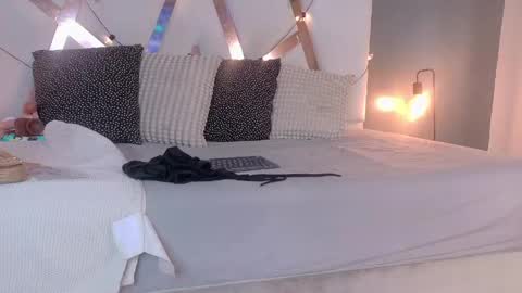 Snapshot of jenacooper__ chatting on April 21, 3:24 am Jena online show from April 21, 3:24 am