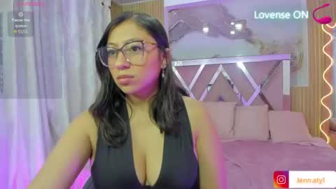 Snapshot of jenaye_tay chatting on July 25, 11:41 am jenaye_tay online show from July 25, 11:41 am