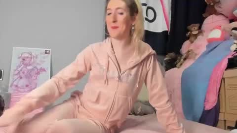 JenbyDoll online show from January 23, 5:31 pm