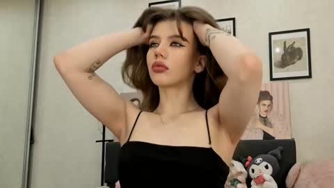 Snapshot of jenie_fire chatting on June 6, 1:27 pm Dolly online show from June 6, 1:27 pm