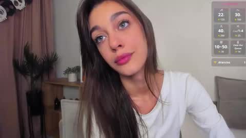 Snapshot of jenifferr_star chatting on November 3, 10:42 pm Elli online show from November 3, 10:42 pm