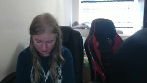 JenisAndPeter online show from November 3, 8:15 am