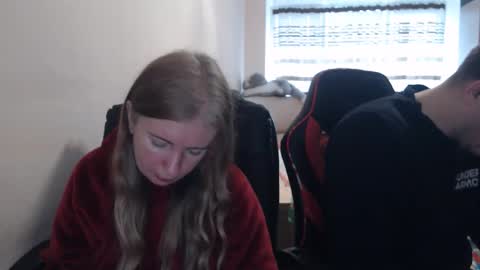 JenisAndPeter online show from November 15, 8:00 am