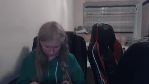Snapshot of jenisandpeter chatting on April 18, 6:56 pm JenisAndPeter online show from April 18, 6:56 pm