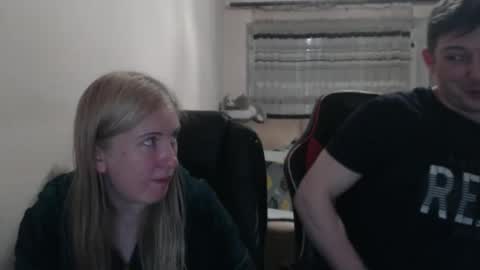 Snapshot of jenisandpeter chatting on April 24, 6:21 pm JenisAndPeter online show from April 24, 6:21 pm