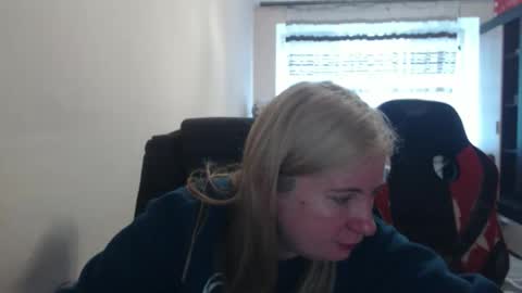 Snapshot of jenisandpeter chatting on April 26, 5:05 am JenisAndPeter online show from April 26, 5:05 am