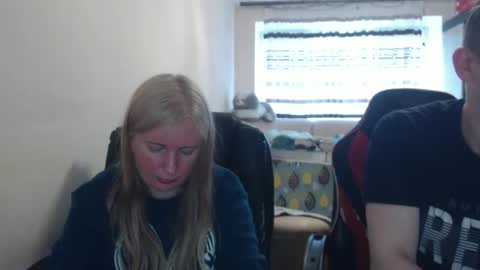 Snapshot of jenisandpeter chatting on April 26, 5:10 pm JenisAndPeter online show from April 26, 5:10 pm