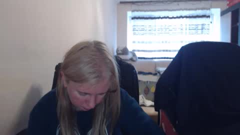 Snapshot of jenisandpeter chatting on April 27, 5:16 am JenisAndPeter online show from April 27, 5:16 am