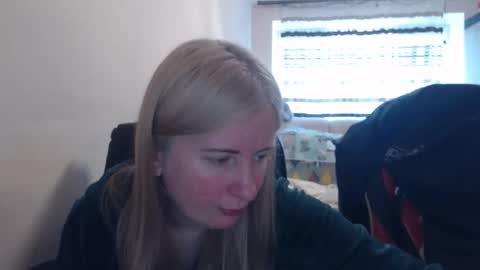 Snapshot of jenisandpeter chatting on May 4, 6:31 am JenisAndPeter online show from May 4, 6:31 am