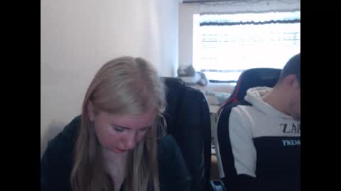 Snapshot of jenisandpeter chatting on May 5, 7:27 am JenisAndPeter online show from May 5, 7:27 am
