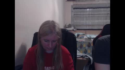 Snapshot of jenisandpeter chatting on May 5, 7:33 pm JenisAndPeter online show from May 5, 7:33 pm