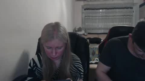 Snapshot of jenisandpeter chatting on May 10, 7:41 pm JenisAndPeter online show from May 10, 7:41 pm