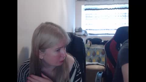 Snapshot of jenisandpeter chatting on May 11, 7:47 am JenisAndPeter online show from May 11, 7:47 am
