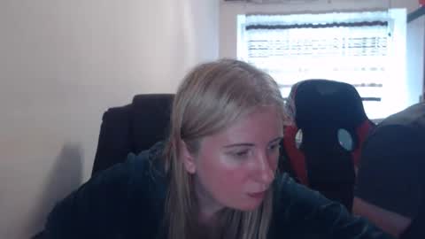 Snapshot of jenisandpeter chatting on May 13, 5:32 pm JenisAndPeter online show from May 13, 5:32 pm