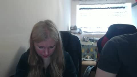 Snapshot of jenisandpeter chatting on May 14, 7:37 am JenisAndPeter online show from May 14, 7:37 am