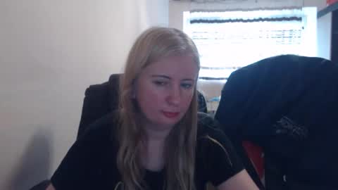 Snapshot of jenisandpeter chatting on May 20, 5:02 am JenisAndPeter online show from May 20, 5:02 am