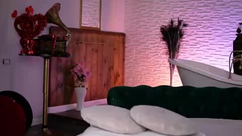 jenna_day online show from May 11, 5:35 am