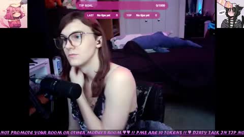 Snapshot of jennalunacat chatting on March 10, 8:47 pm Jenna Luna online show from March 10, 8:47 pm