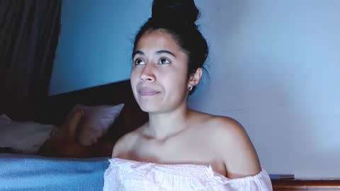 Snapshot of jenner_lena chatting on May 25, 5:24 am jenner_lena online show from May 25, 5:24 am