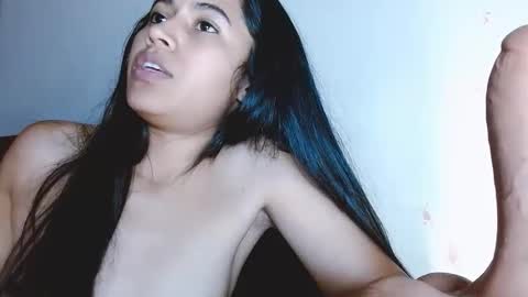 Snapshot of jenner_lena chatting on June 5, 7:25 am jenner_lena online show from June 5, 7:25 am