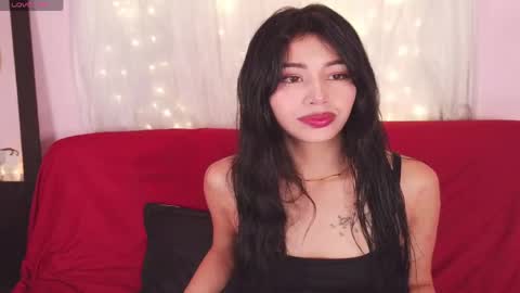 Snapshot of jenner_mills chatting on May 9, 11:37 am Jenner online show from May 9, 11:37 am