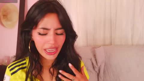 Snapshot of jenner_mills chatting on May 18, 2:51 am Jenner online show from May 18, 2:51 am