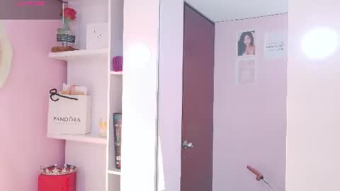 Snapshot of jenner_mills chatting on June 21, 10:01 pm Jenner online show from June 21, 10:01 pm