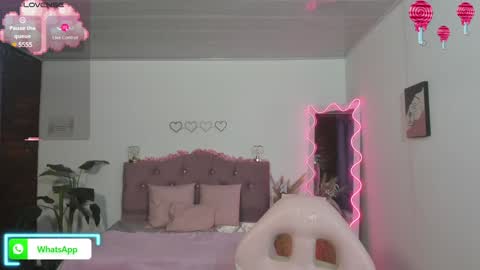 Snapshot of jenner_tay chatting on December 15, 11:55 am jenner online show from December 15, 11:55 am
