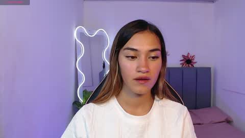 Snapshot of jenner_tay chatting on May 21, 3:24 am jenner online show from May 21, 3:24 am