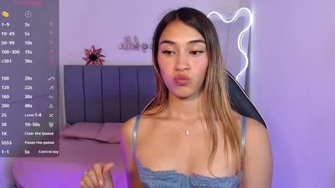 Snapshot of jenner_tay chatting on May 22, 3:02 am jenner online show from May 22, 3:02 am